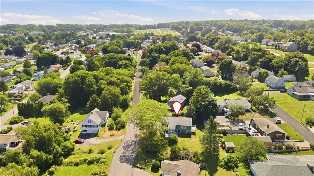 125 Colonial Avenue Tiverton RI 02878