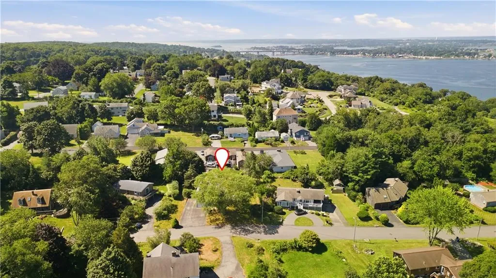 125 Colonial Avenue Tiverton RI 02878