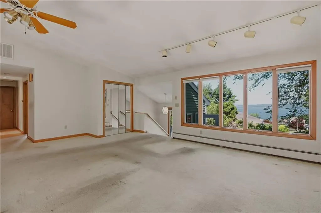 125 Colonial Avenue Tiverton RI 02878