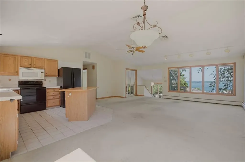 125 Colonial Avenue Tiverton RI 02878