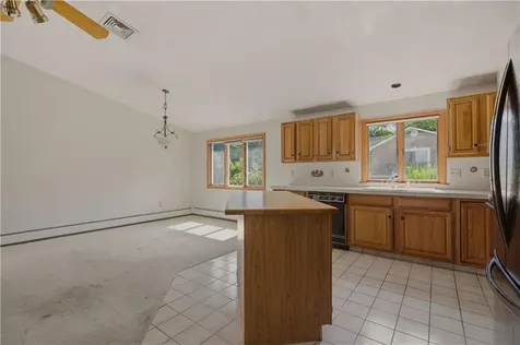 125 Colonial Avenue Tiverton RI 02878