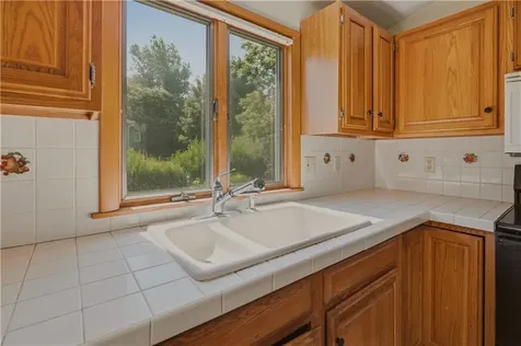 125 Colonial Avenue Tiverton RI 02878