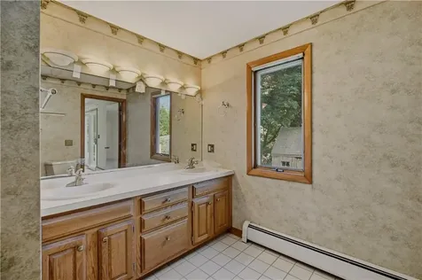 125 Colonial Avenue Tiverton RI 02878
