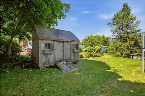 125 Colonial Avenue Tiverton RI 02878