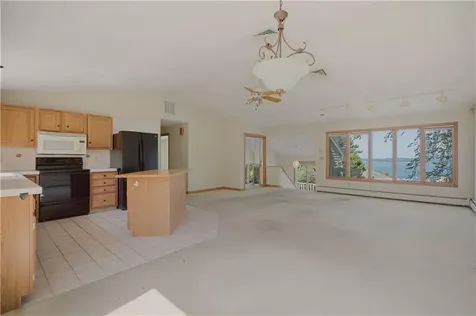 125 Colonial Avenue Tiverton RI 02878