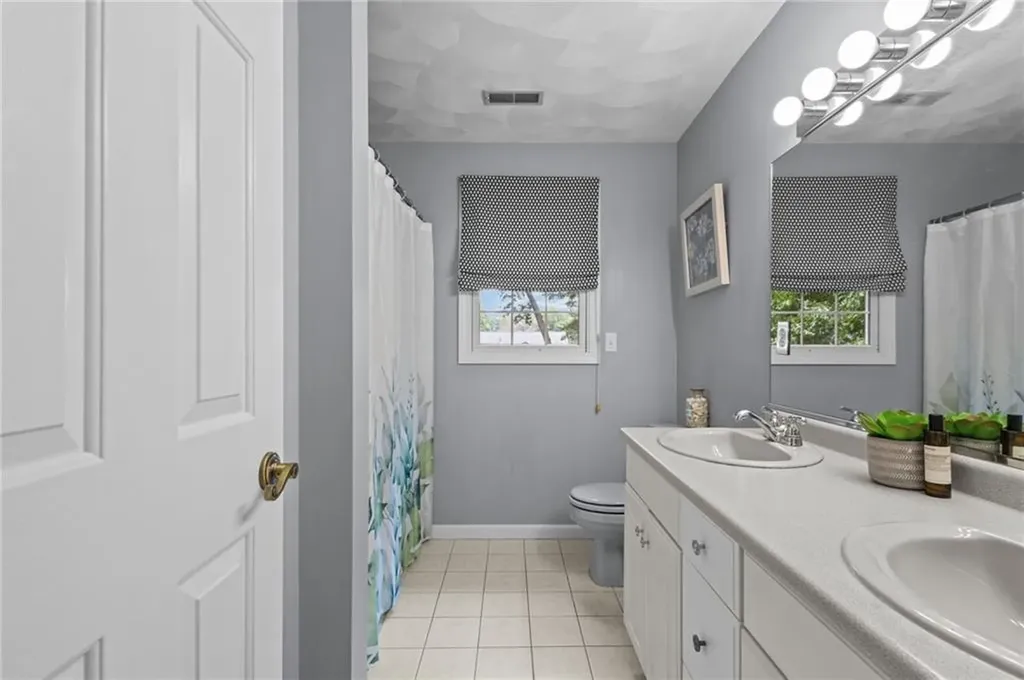 194 Council Rock Road Cranston RI 02921
