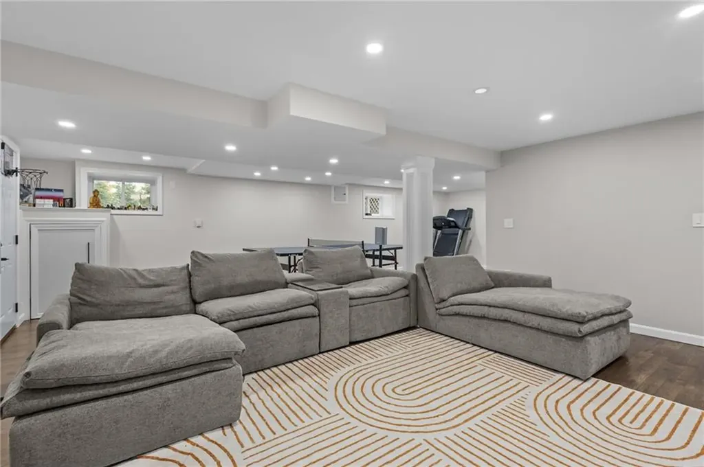 194 Council Rock Road Cranston RI 02921