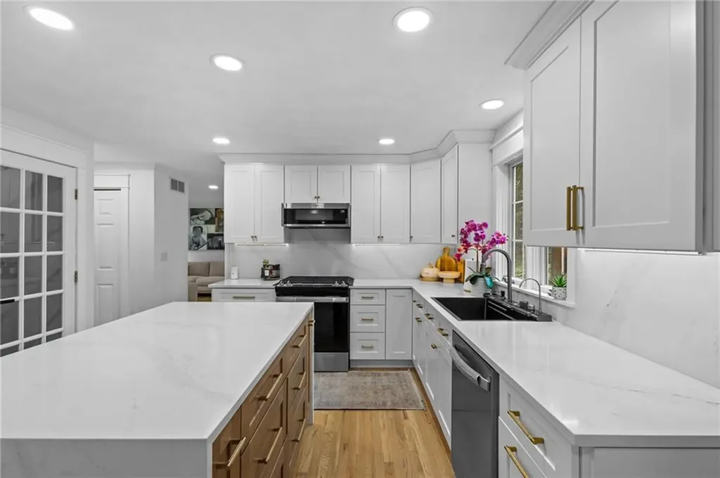 194 Council Rock Road Cranston RI 02921