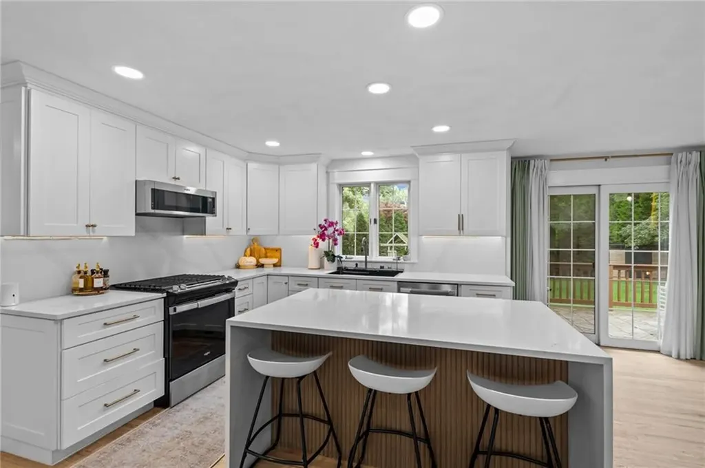 194 Council Rock Road Cranston RI 02921