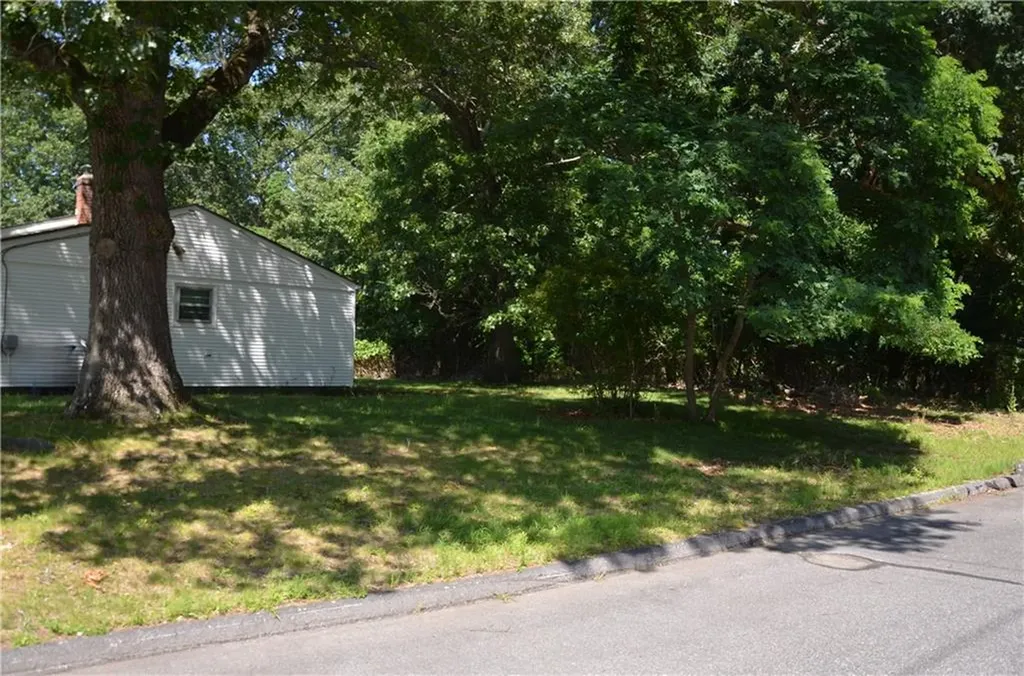 70 Griffin Drive Warwick RI 02886