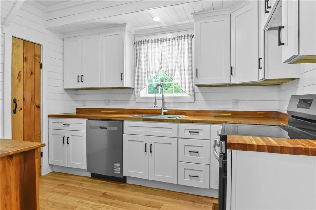 163 Manolla Avenue Warwick RI 02888