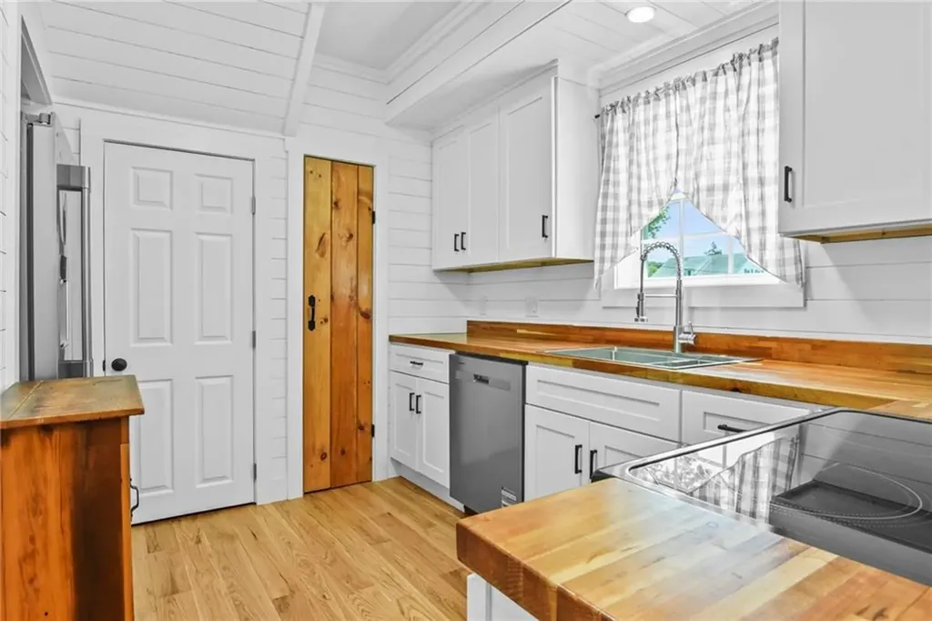 163 Manolla Avenue Warwick RI 02888