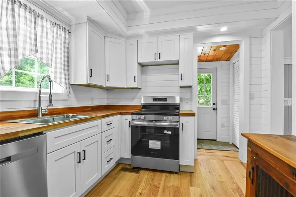 163 Manolla Avenue Warwick RI 02888