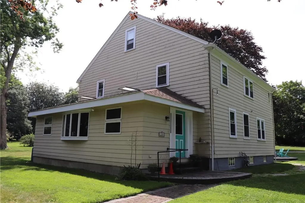 140 Maple Avenue Middletown RI 02842
