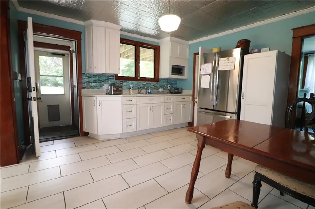 140 Maple Avenue Middletown RI 02842