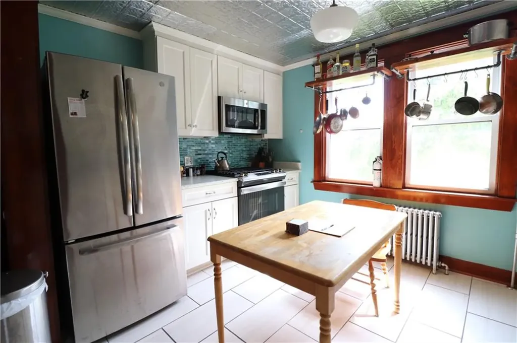 140 Maple Avenue Middletown RI 02842