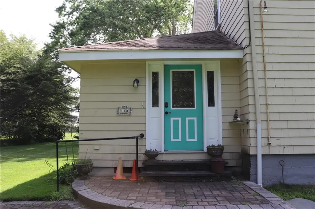 140 Maple Avenue Middletown RI 02842