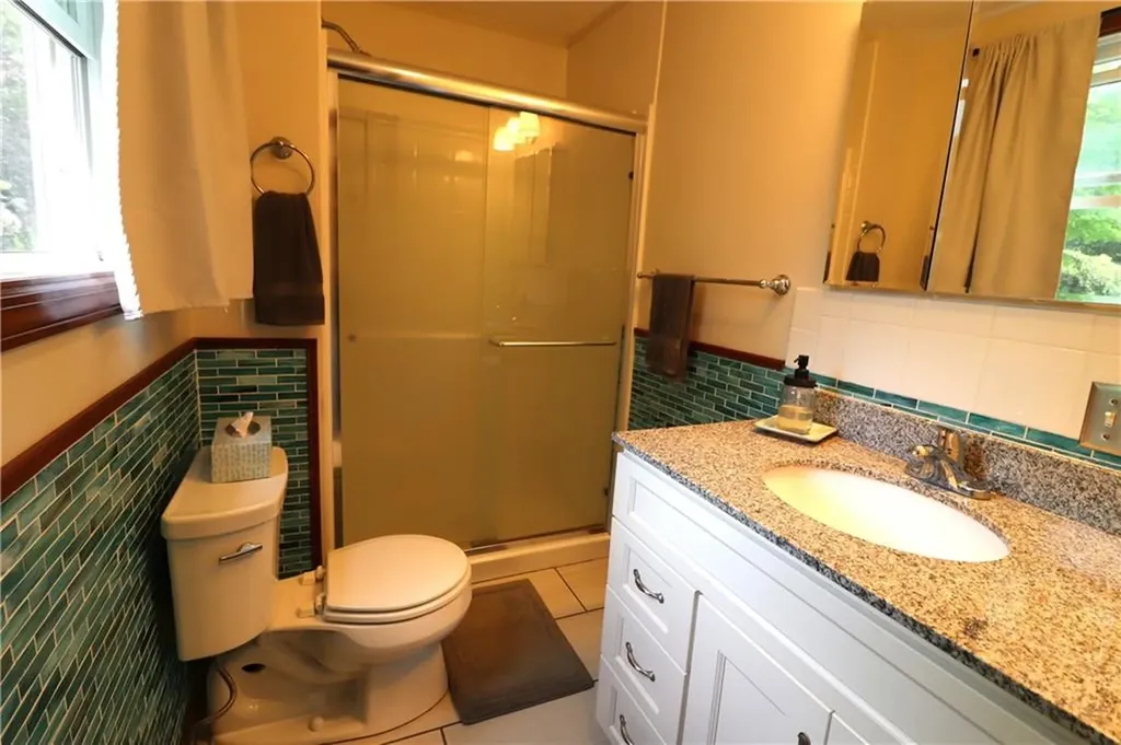 140 Maple Avenue Middletown RI 02842