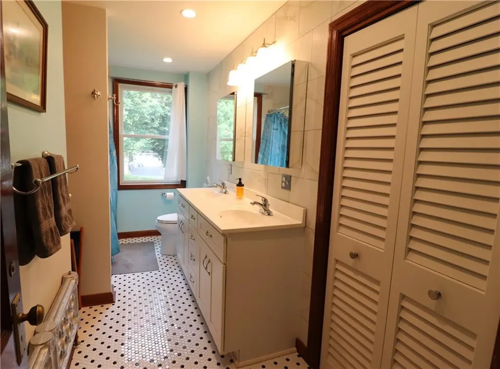 140 Maple Avenue Middletown RI 02842