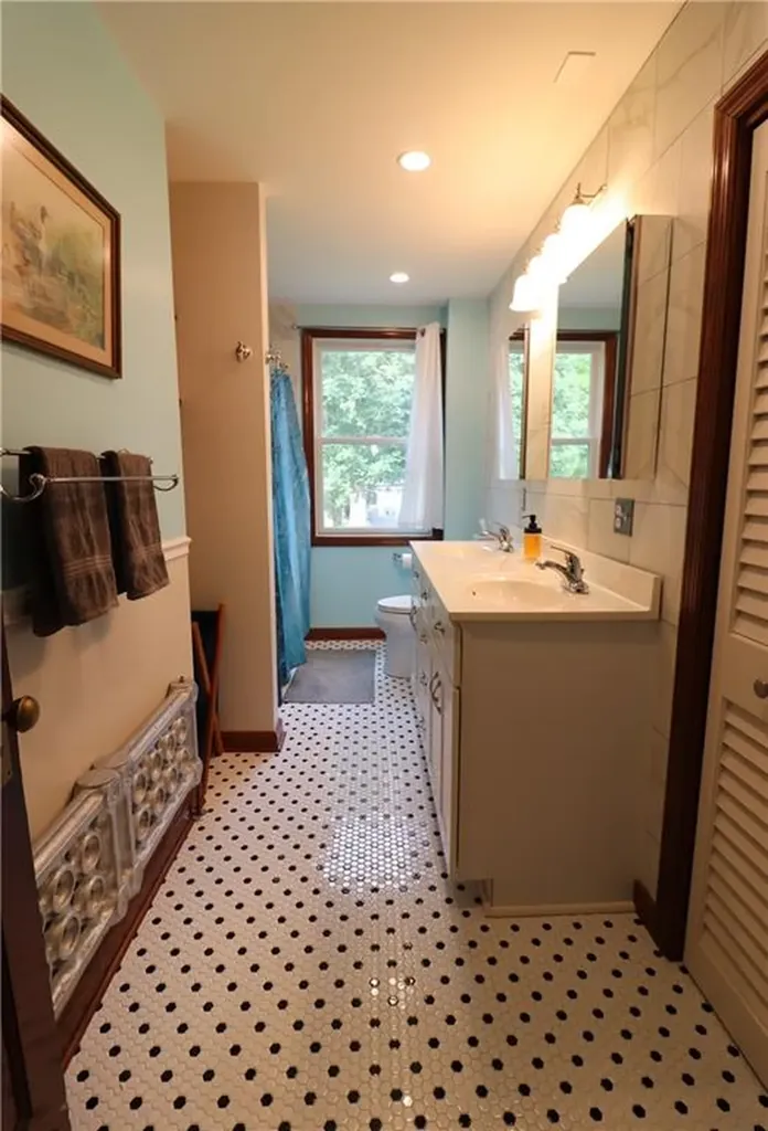 140 Maple Avenue Middletown RI 02842