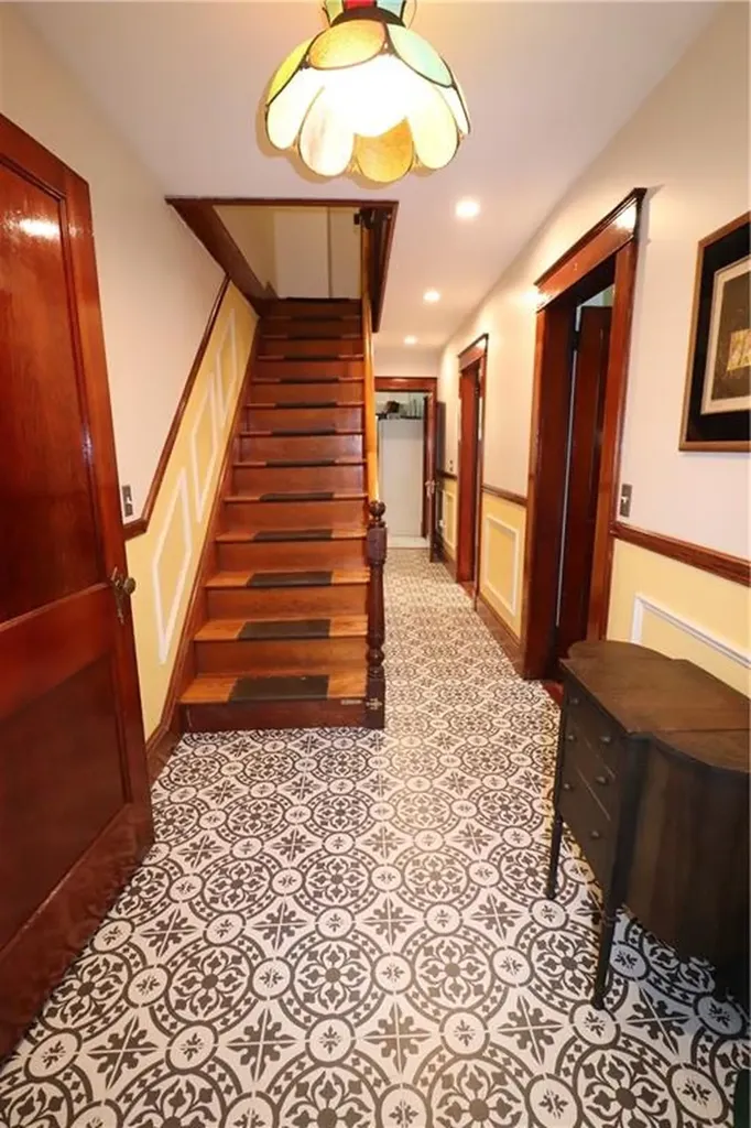 140 Maple Avenue Middletown RI 02842