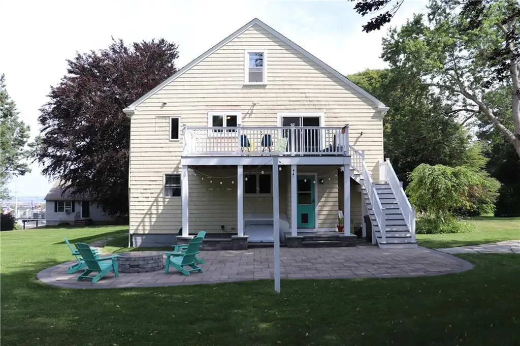 140 Maple Avenue Middletown RI 02842