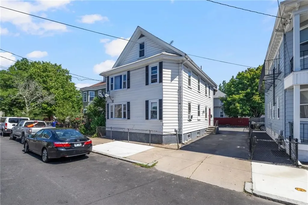 33 Moorefield Street Providence RI 02909