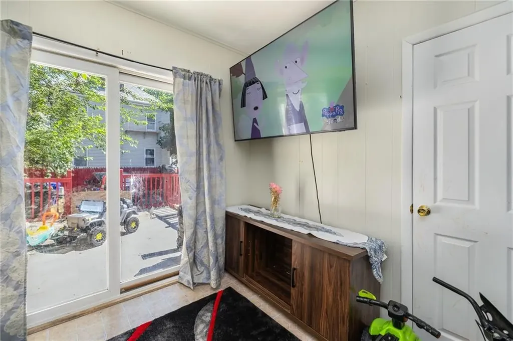 33 Moorefield Street Providence RI 02909