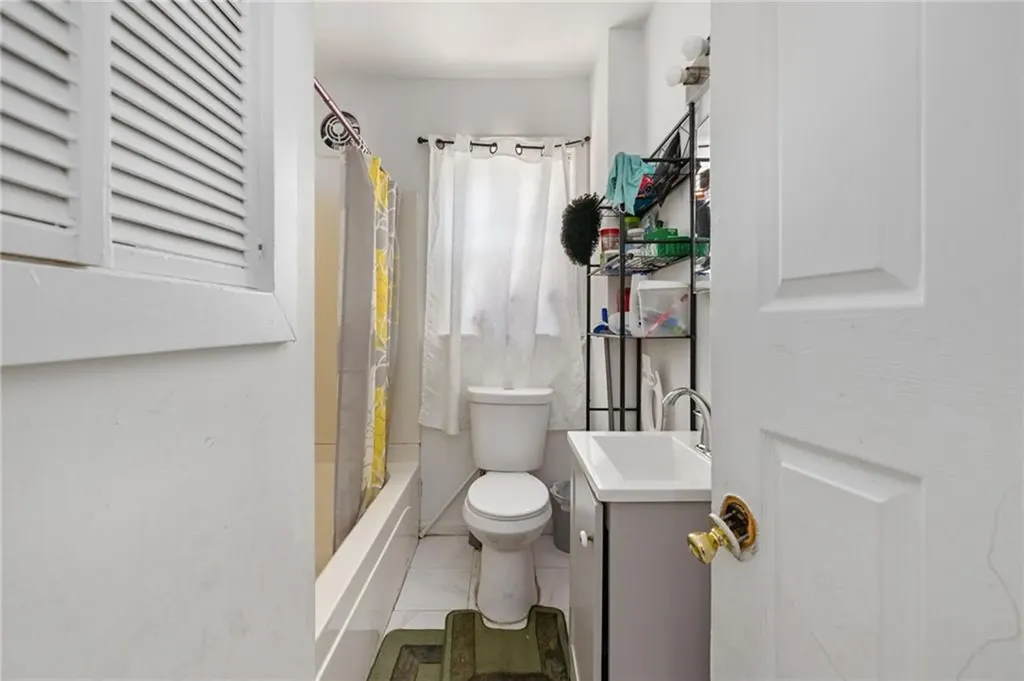 33 Moorefield Street Providence RI 02909