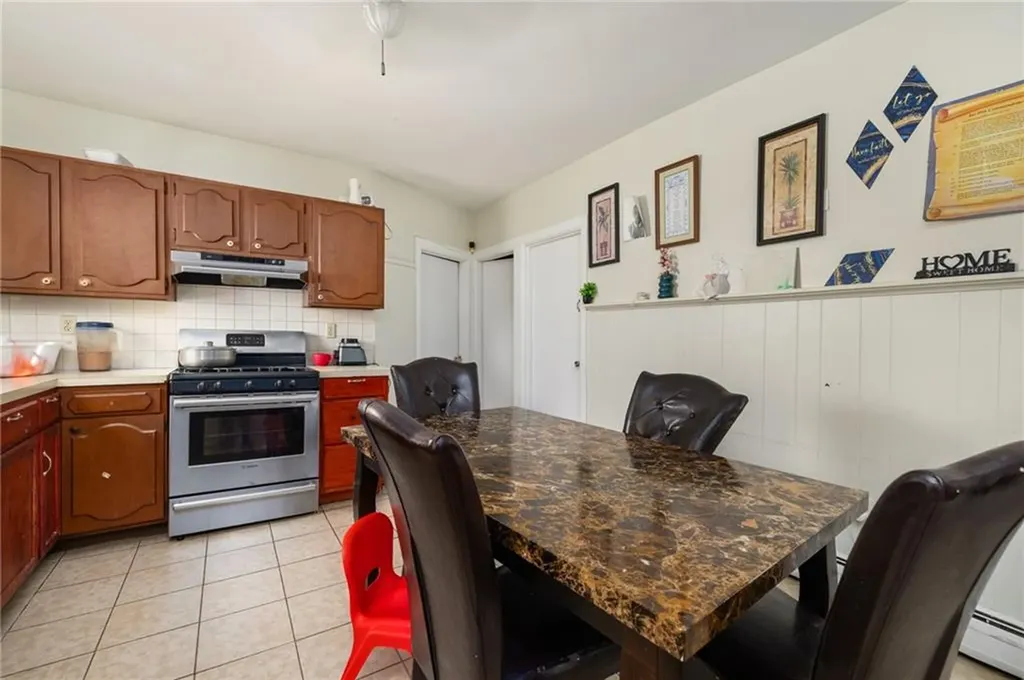 33 Moorefield Street Providence RI 02909