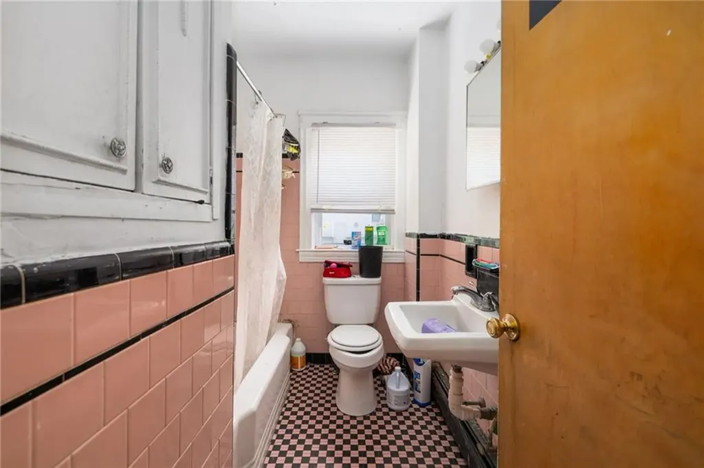33 Moorefield Street Providence RI 02909