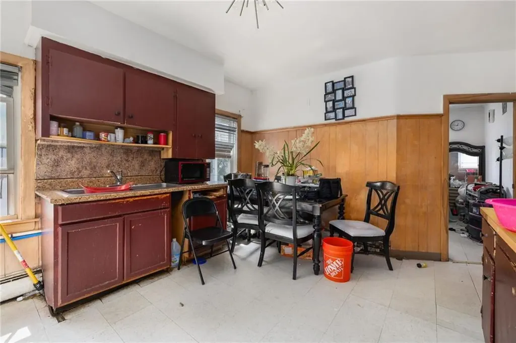33 Moorefield Street Providence RI 02909