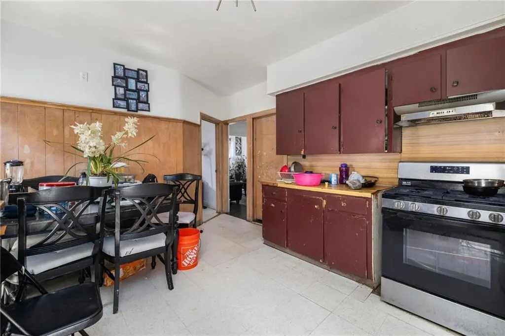 33 Moorefield Street Providence RI 02909