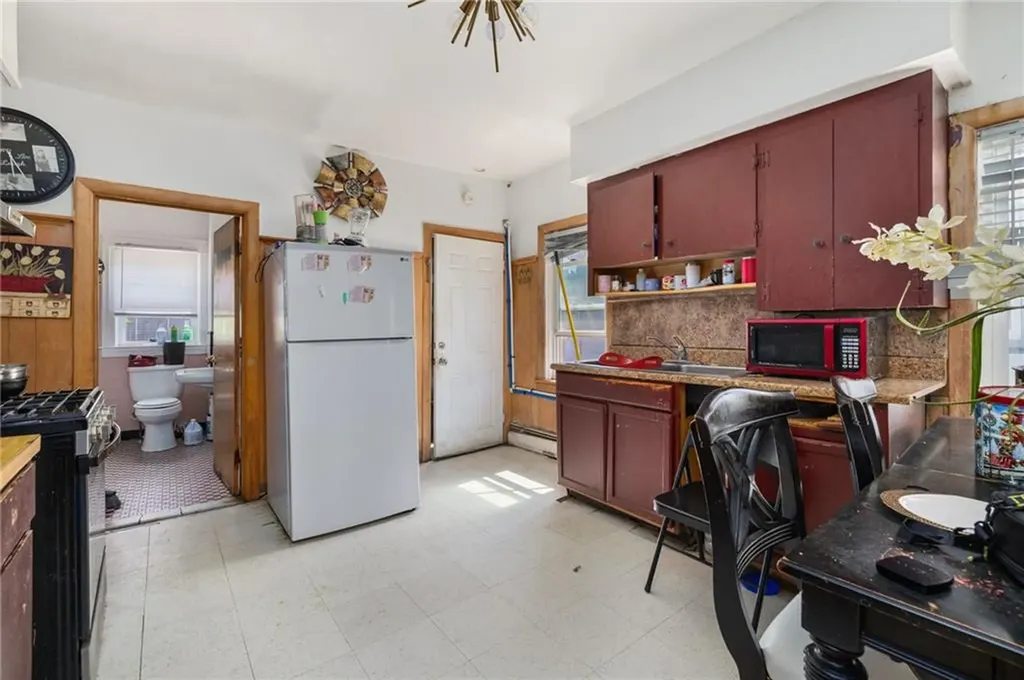 33 Moorefield Street Providence RI 02909