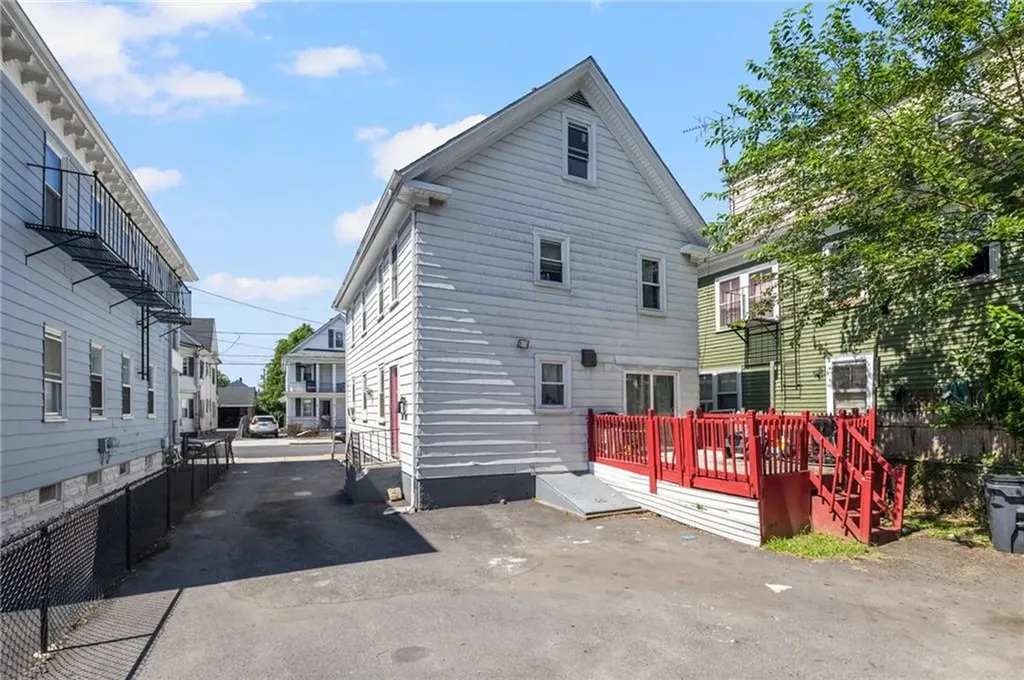 33 Moorefield Street Providence RI 02909