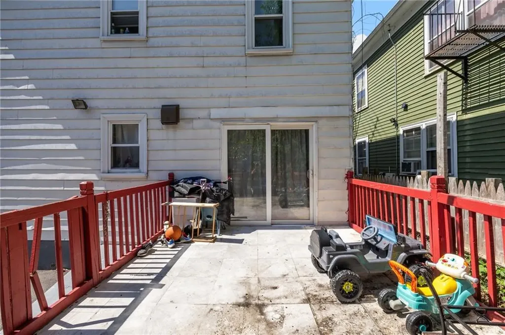 33 Moorefield Street Providence RI 02909