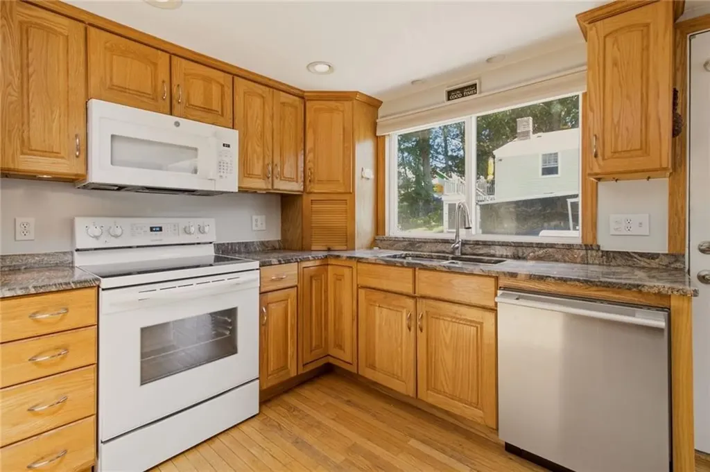10 Kerins Terrace Newport RI 02840
