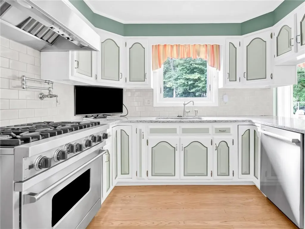 34 Gilbert Stuart Drive Warwick RI 02818