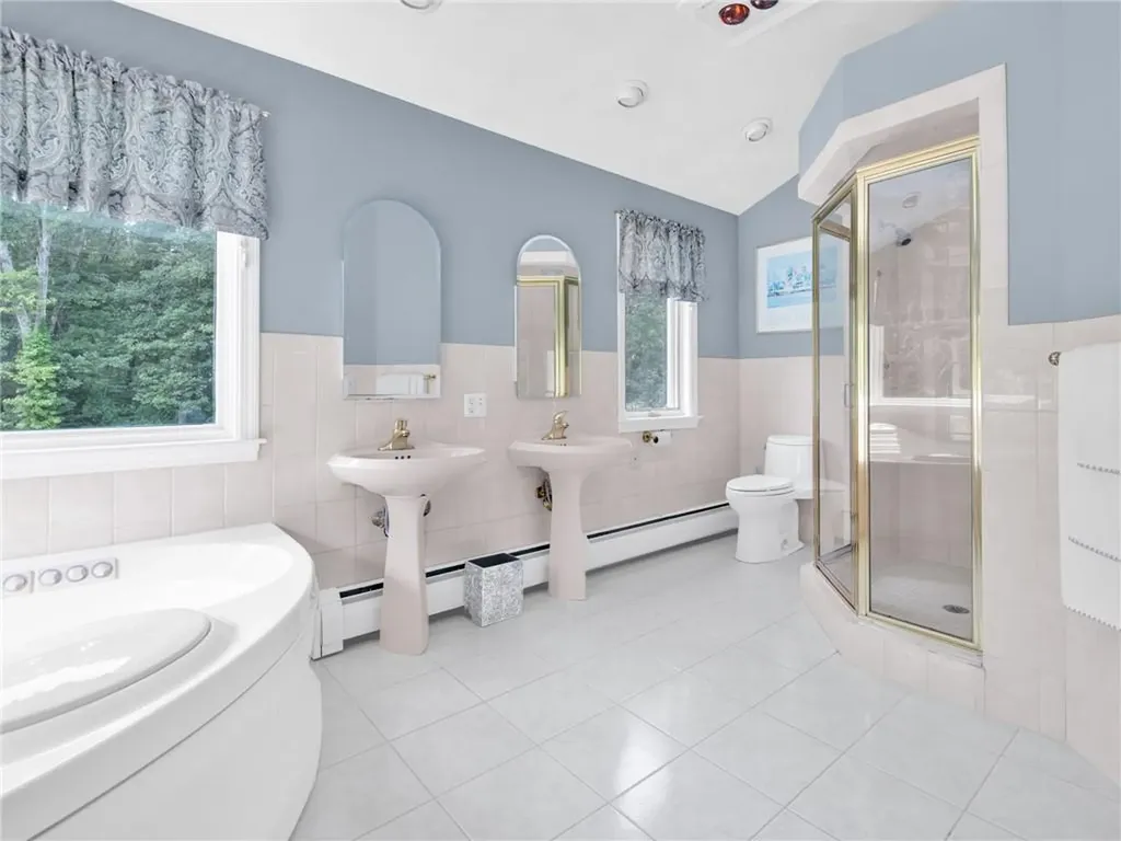 34 Gilbert Stuart Drive Warwick RI 02818