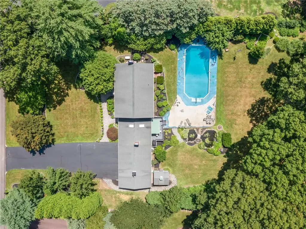 34 Gilbert Stuart Drive Warwick RI 02818