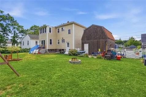 39 Cole Street Bristol RI 02809