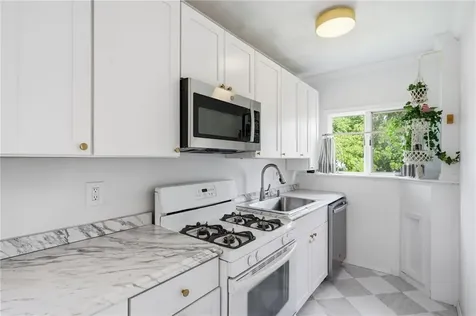 39 Cole Street Bristol RI 02809
