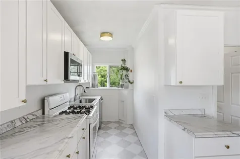 39 Cole Street Bristol RI 02809
