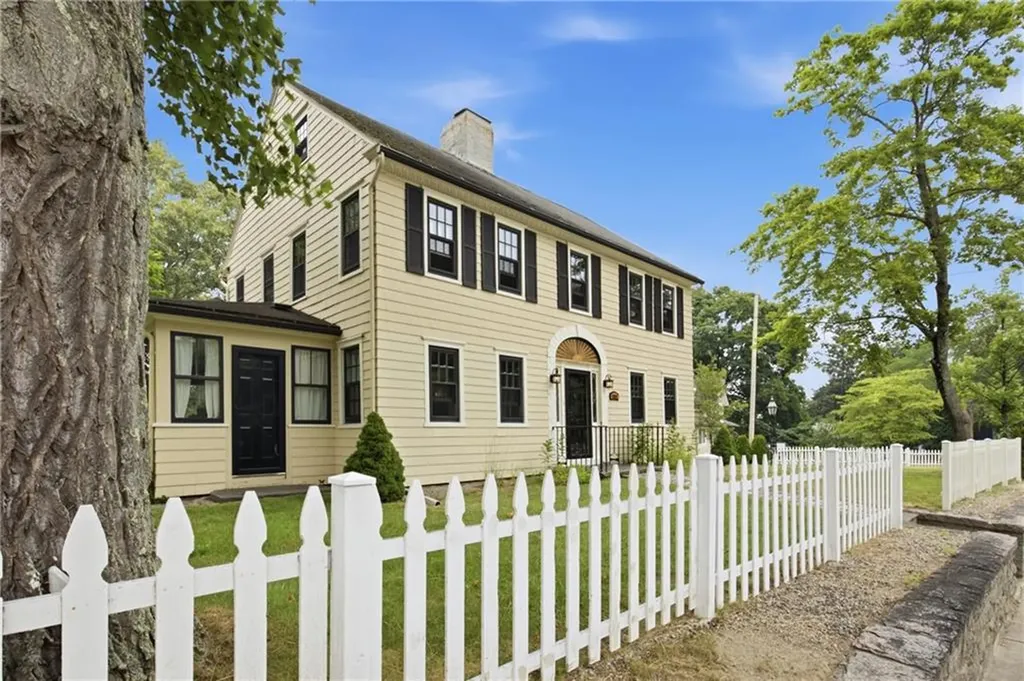 1331 New London Avenue Cranston RI 02920