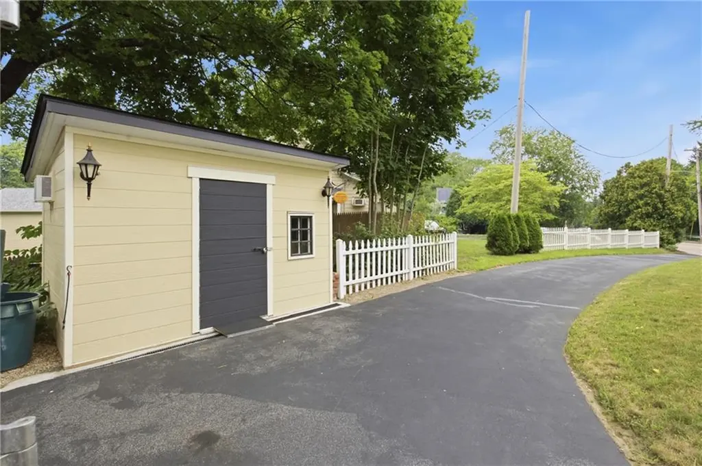 1331 New London Avenue Cranston RI 02920