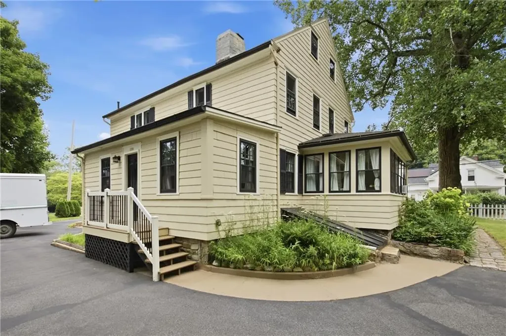 1331 New London Avenue Cranston RI 02920