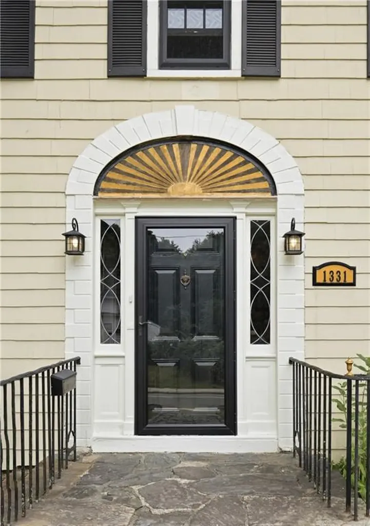 1331 New London Avenue Cranston RI 02920
