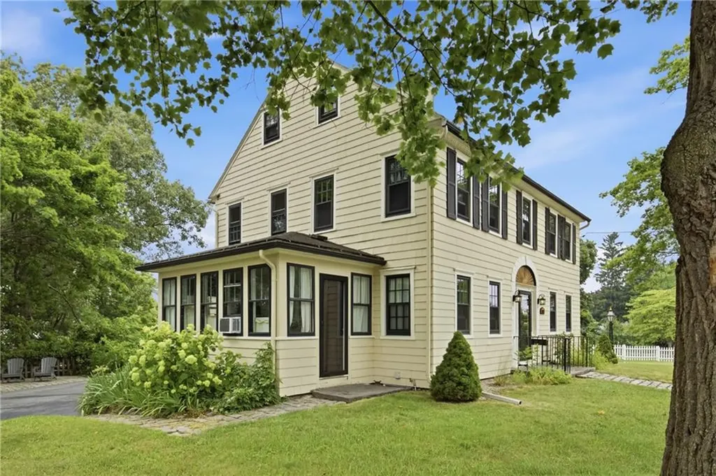 1331 New London Avenue Cranston RI 02920