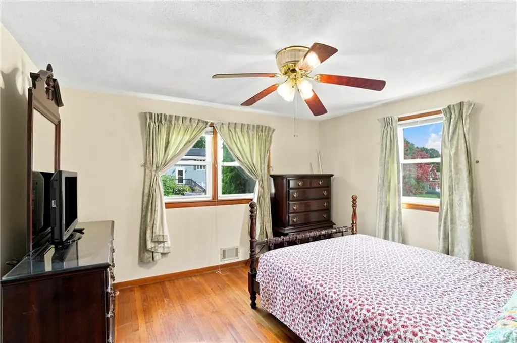 86 Pender Avenue Warwick RI 02889