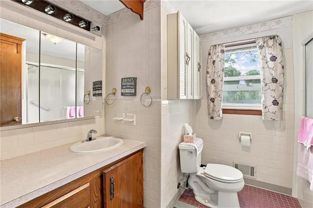 86 Pender Avenue Warwick RI 02889